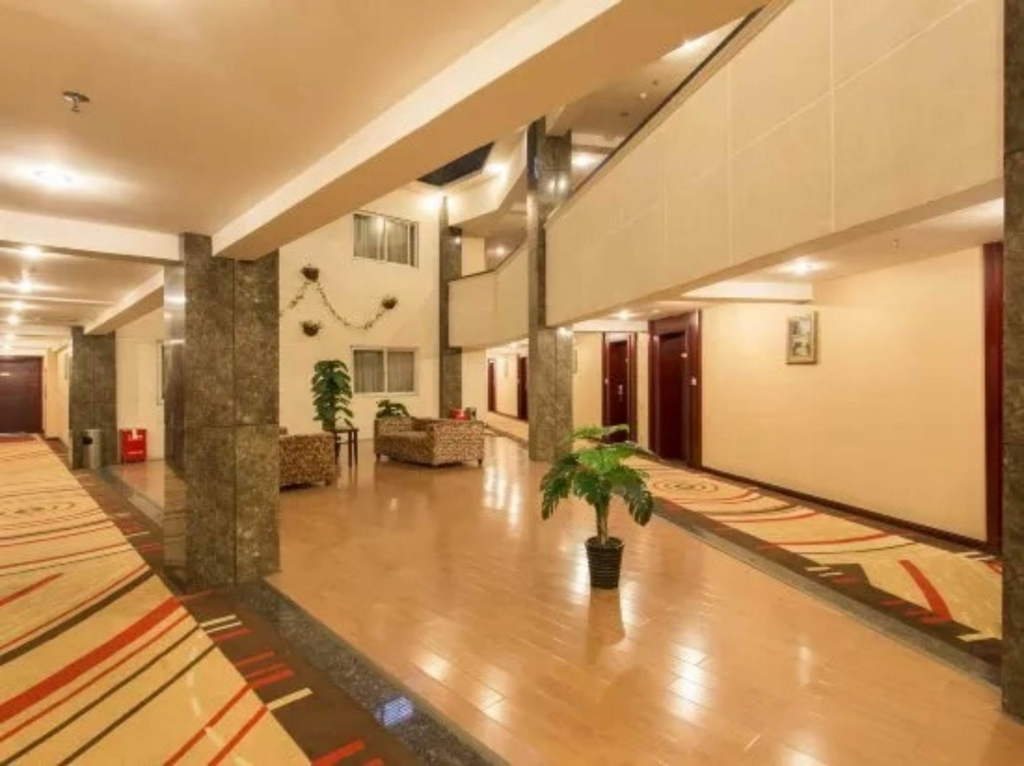 Kaiserdom Hotel Changsha Railway Station Екстер'єр фото