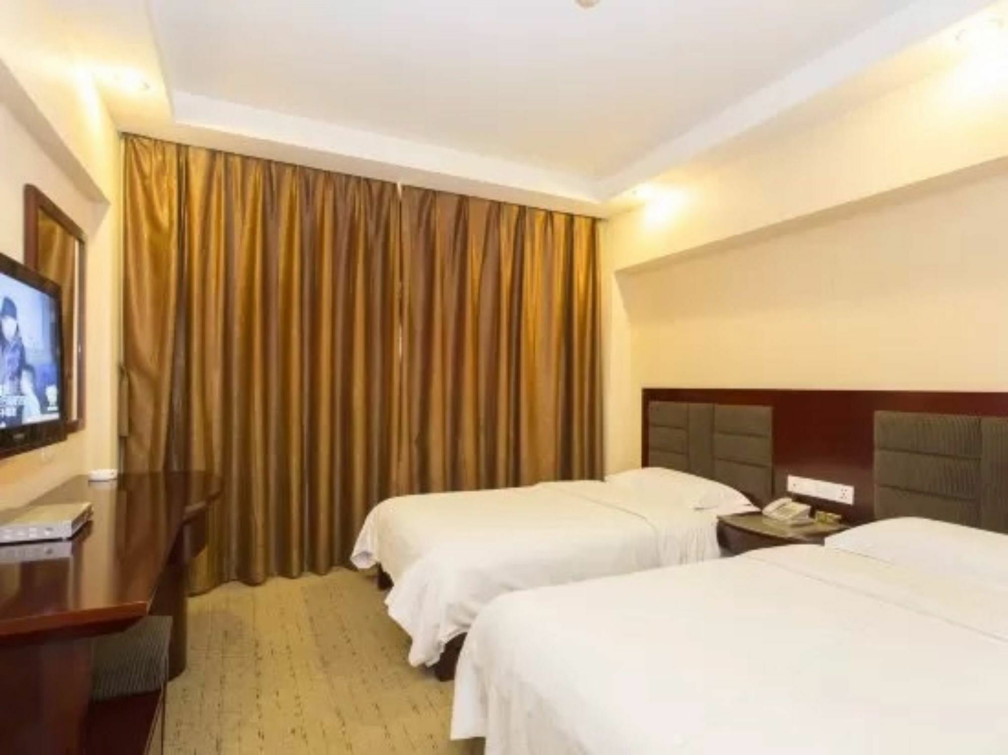 Kaiserdom Hotel Changsha Railway Station Екстер'єр фото