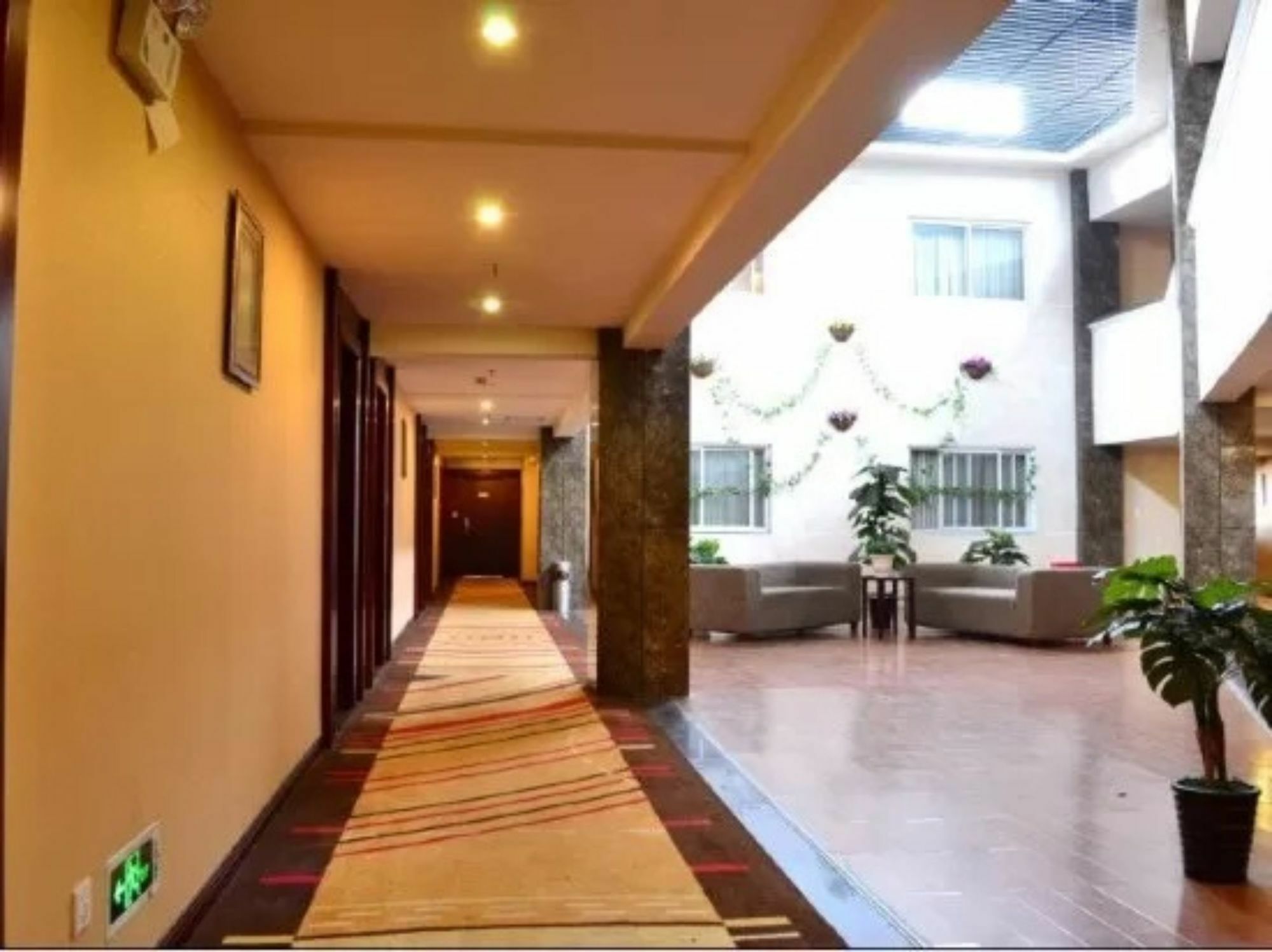Kaiserdom Hotel Changsha Railway Station Екстер'єр фото